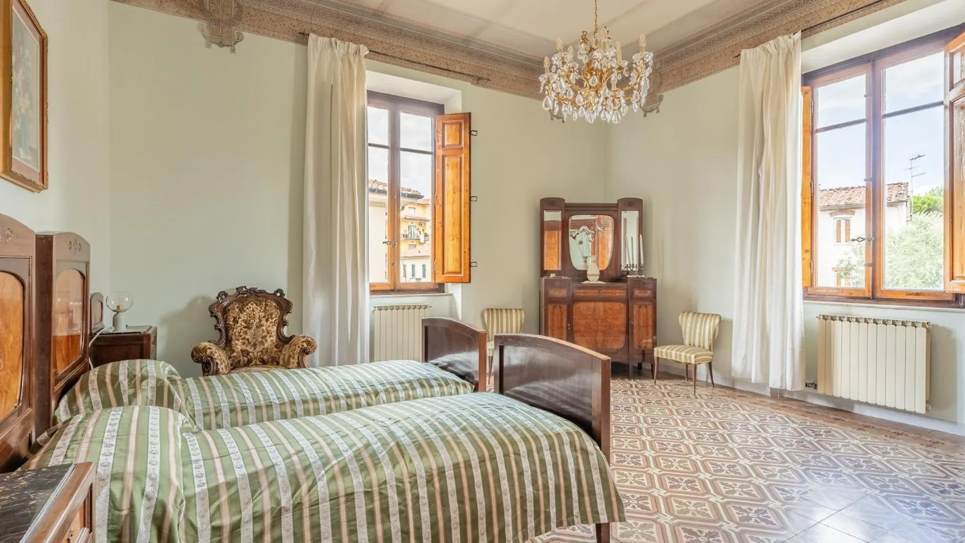 Villa Lenzi Lucca 0*,